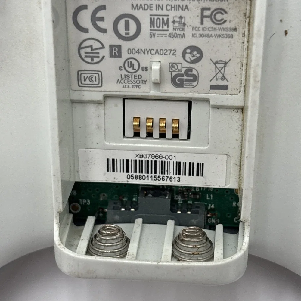 Xbox‎ Wireless Controller White 2 AA Batteries For Parts Not Tested